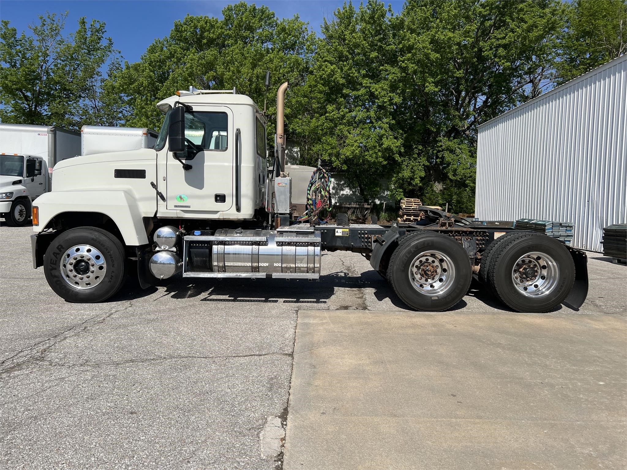 2020 MACK PINNACLE 64T - image 2 of 6