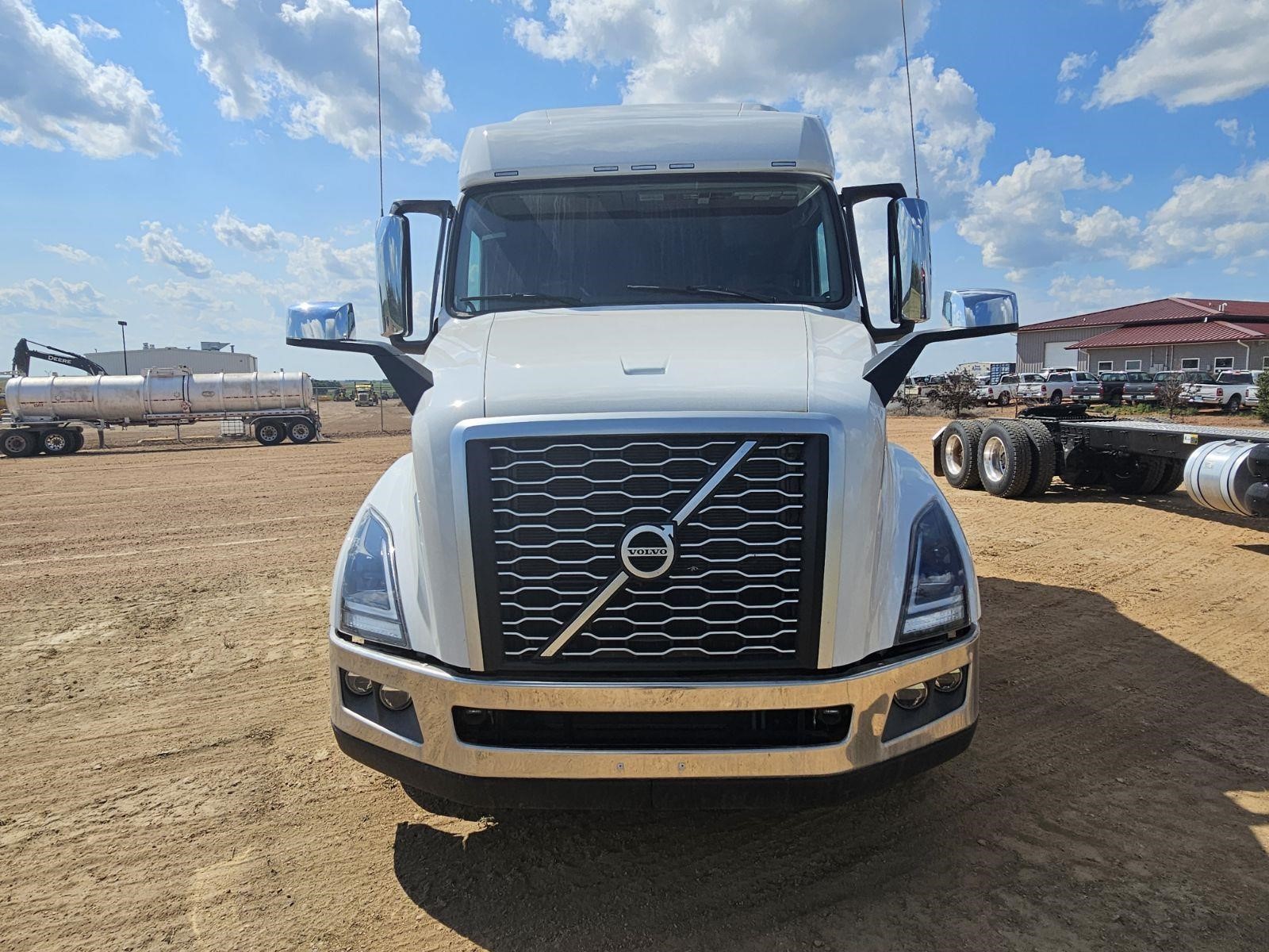 2024 VOLVO VNL84T740 - image 2 of 6