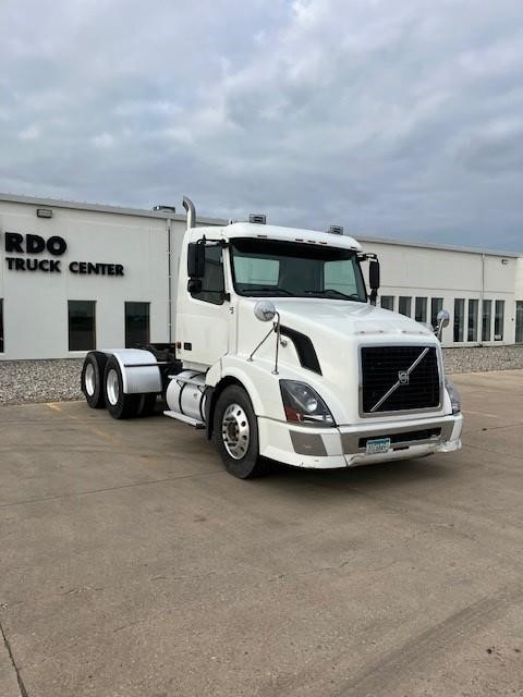 2007 VOLVO VNL64T300 - image 3 of 6