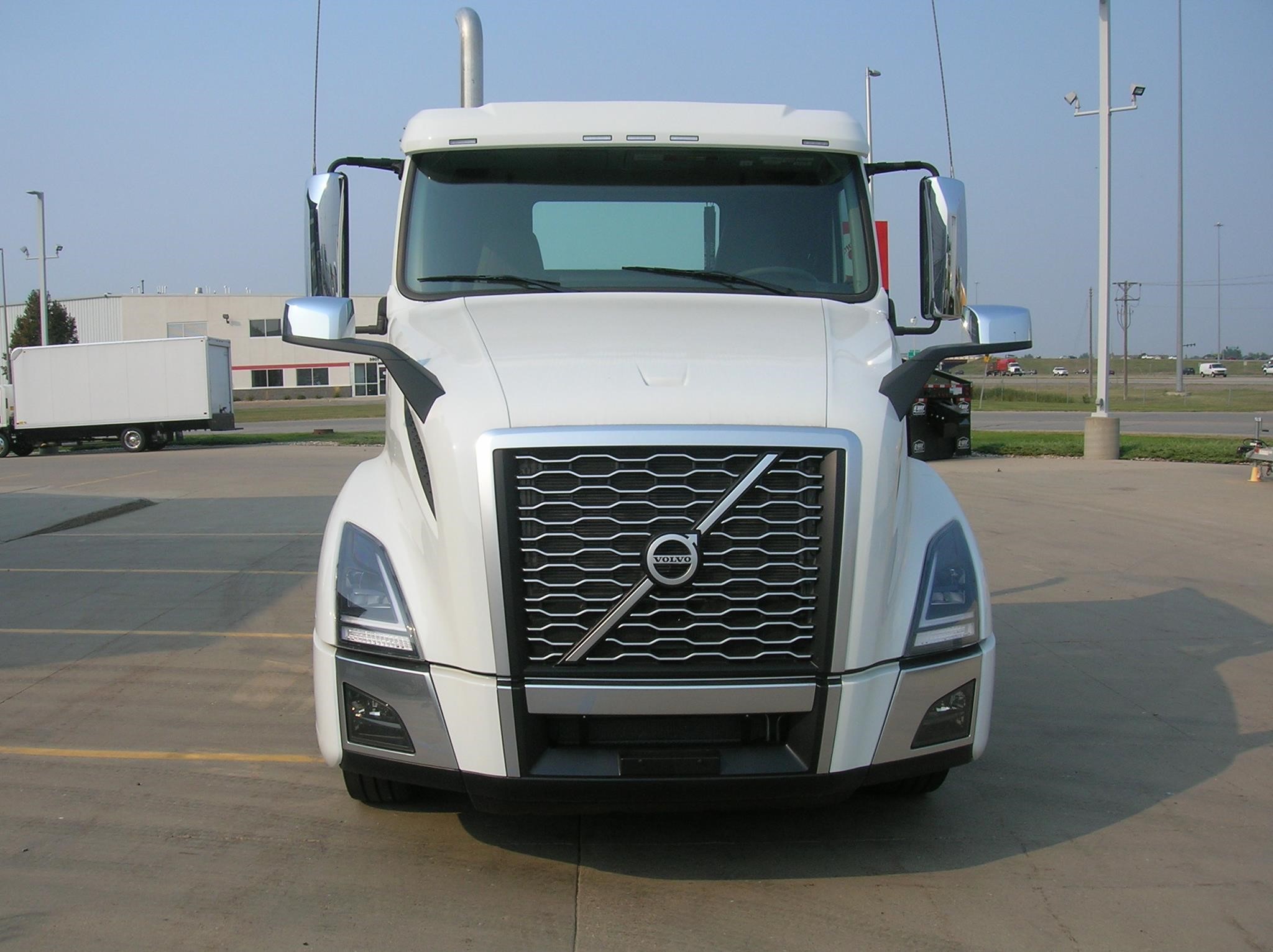 2025 VOLVO VNL64T300 - image 2 of 6