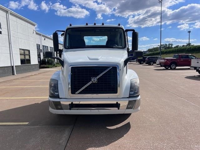 2018 VOLVO VNL64T300 - image 2 of 6