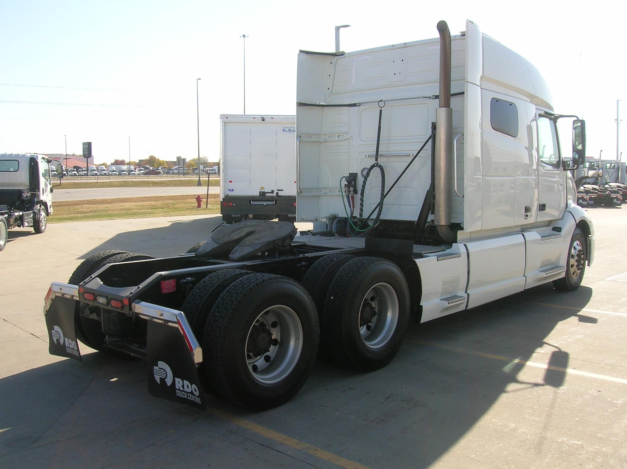 2019 VOLVO VNL64T740 - image 5 of 6