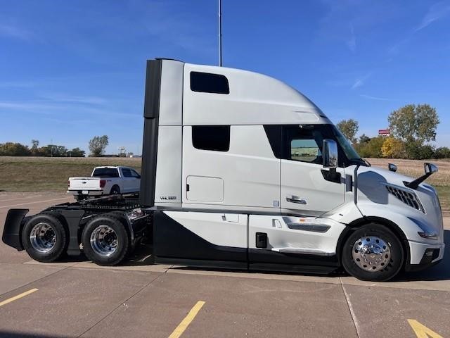 2025 VOLVO VNL64T860 - image 4 of 6