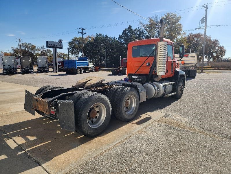 2011 MACK PINNACLE CXU613 - image 5 of 6