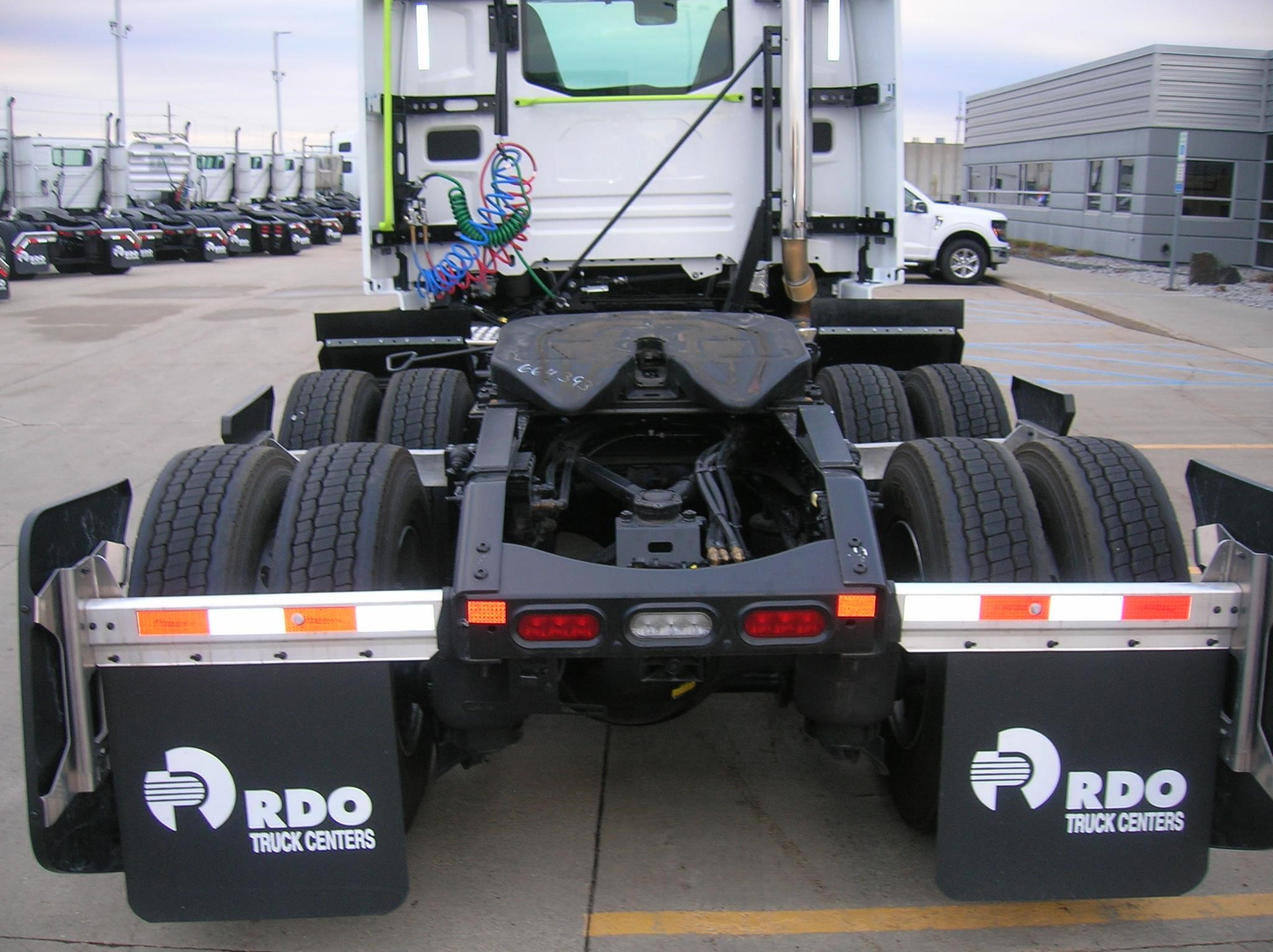 2025 VOLVO VNL64T300 - image 6 of 6