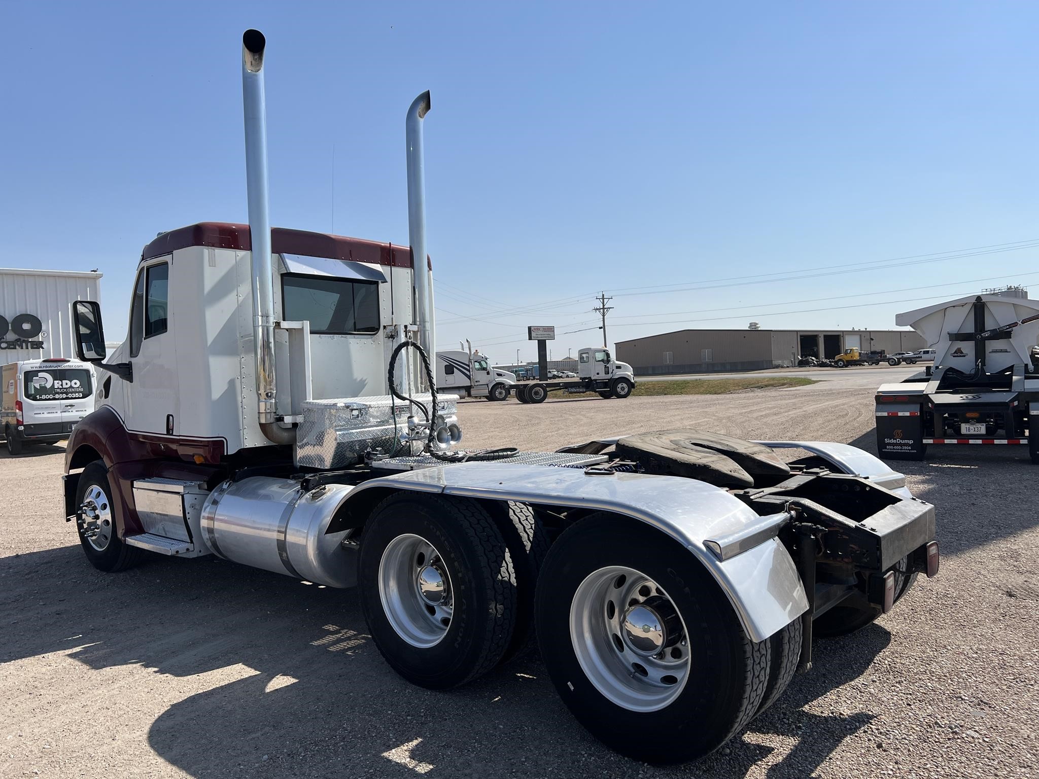 2004 PETERBILT 387 - image 3 of 6