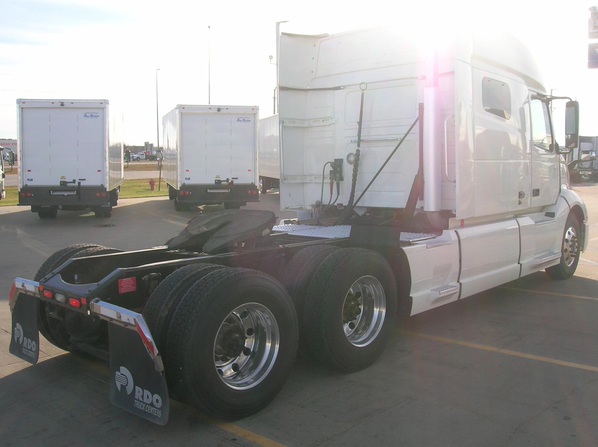 2019 VOLVO VNL64T740 - image 5 of 6