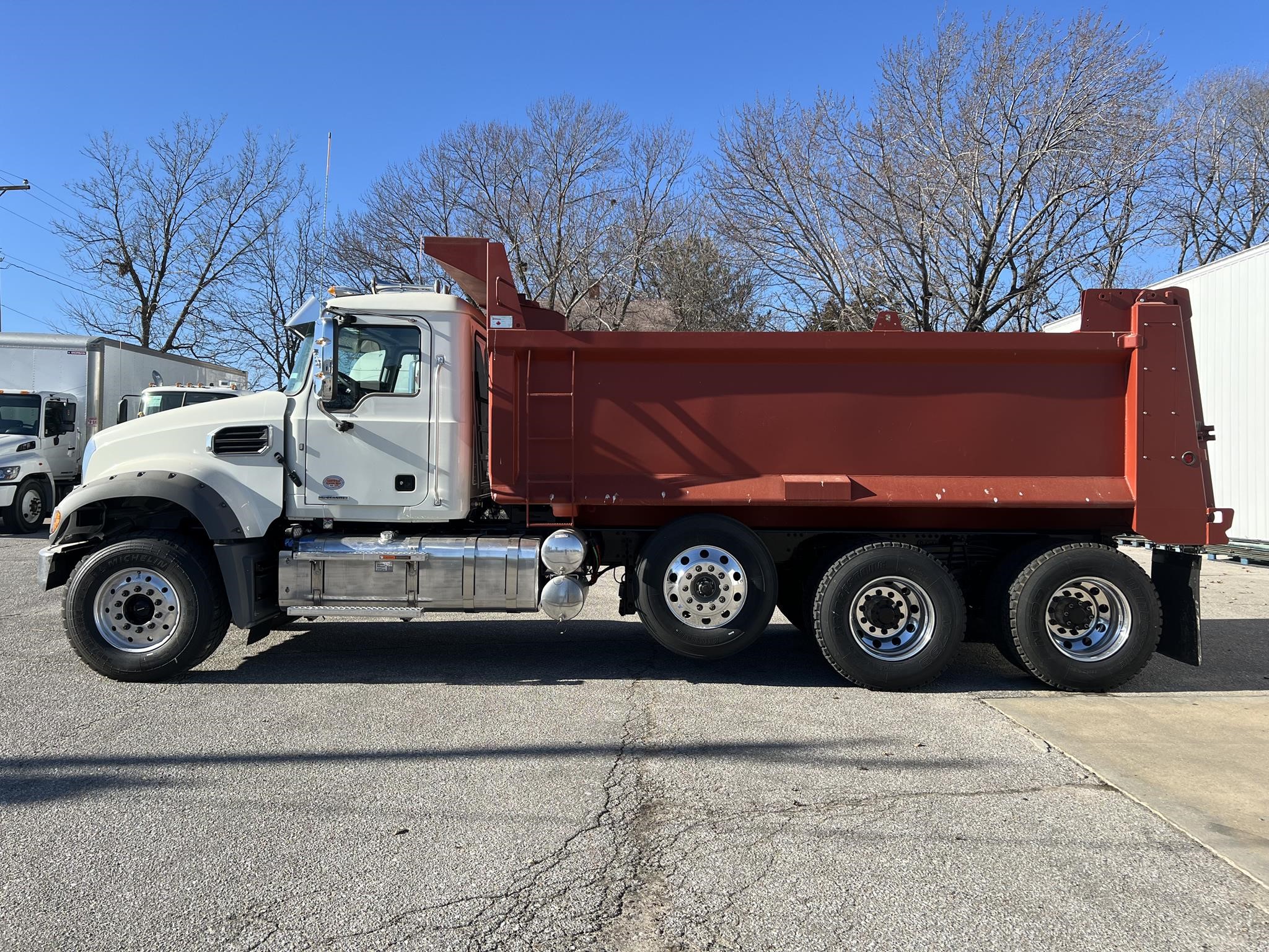 2025 MACK GRANITE 84FR - image 2 of 6