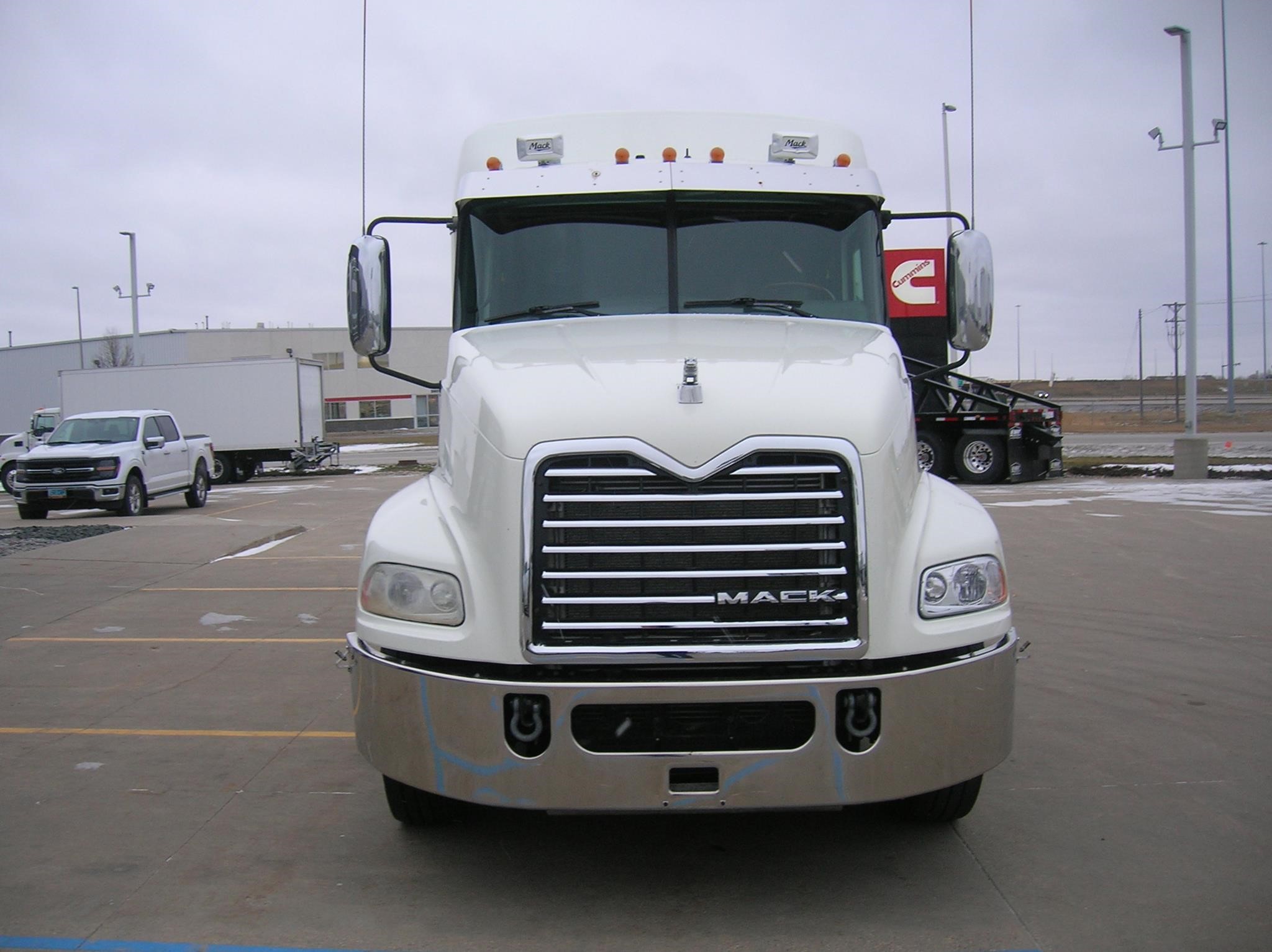 2016 MACK PINNACLE CXU613 - image 2 of 6