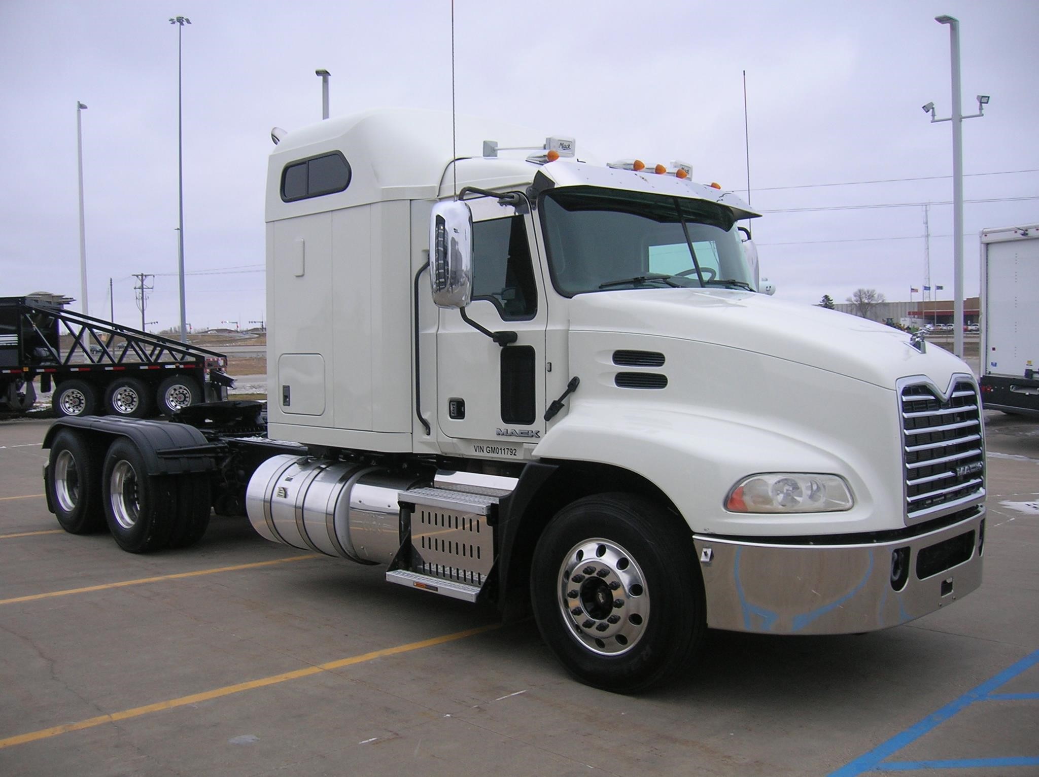 2016 MACK PINNACLE CXU613 - image 3 of 6