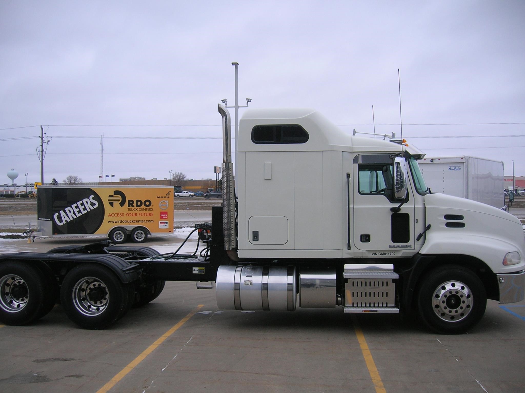 2016 MACK PINNACLE CXU613 - image 4 of 6