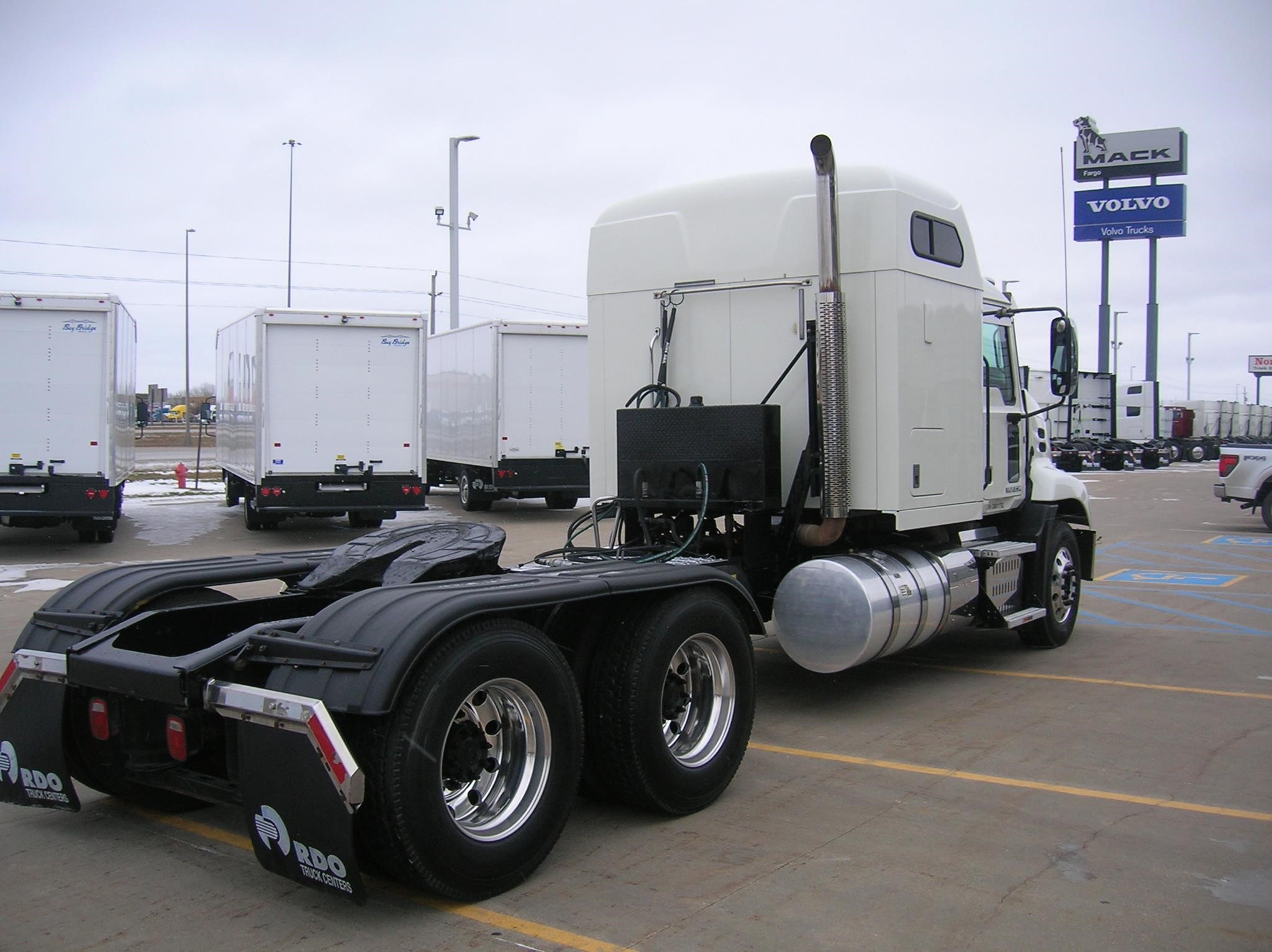 2016 MACK PINNACLE CXU613 - image 5 of 6