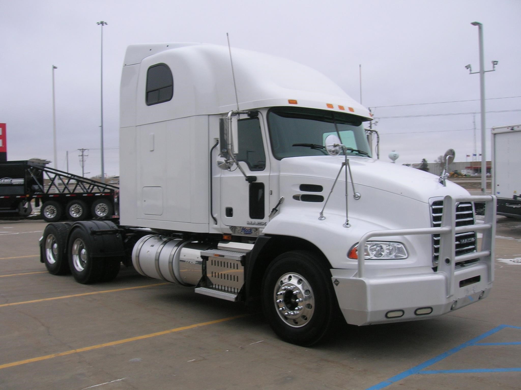 2016 MACK PINNACLE CXU613 - image 3 of 6