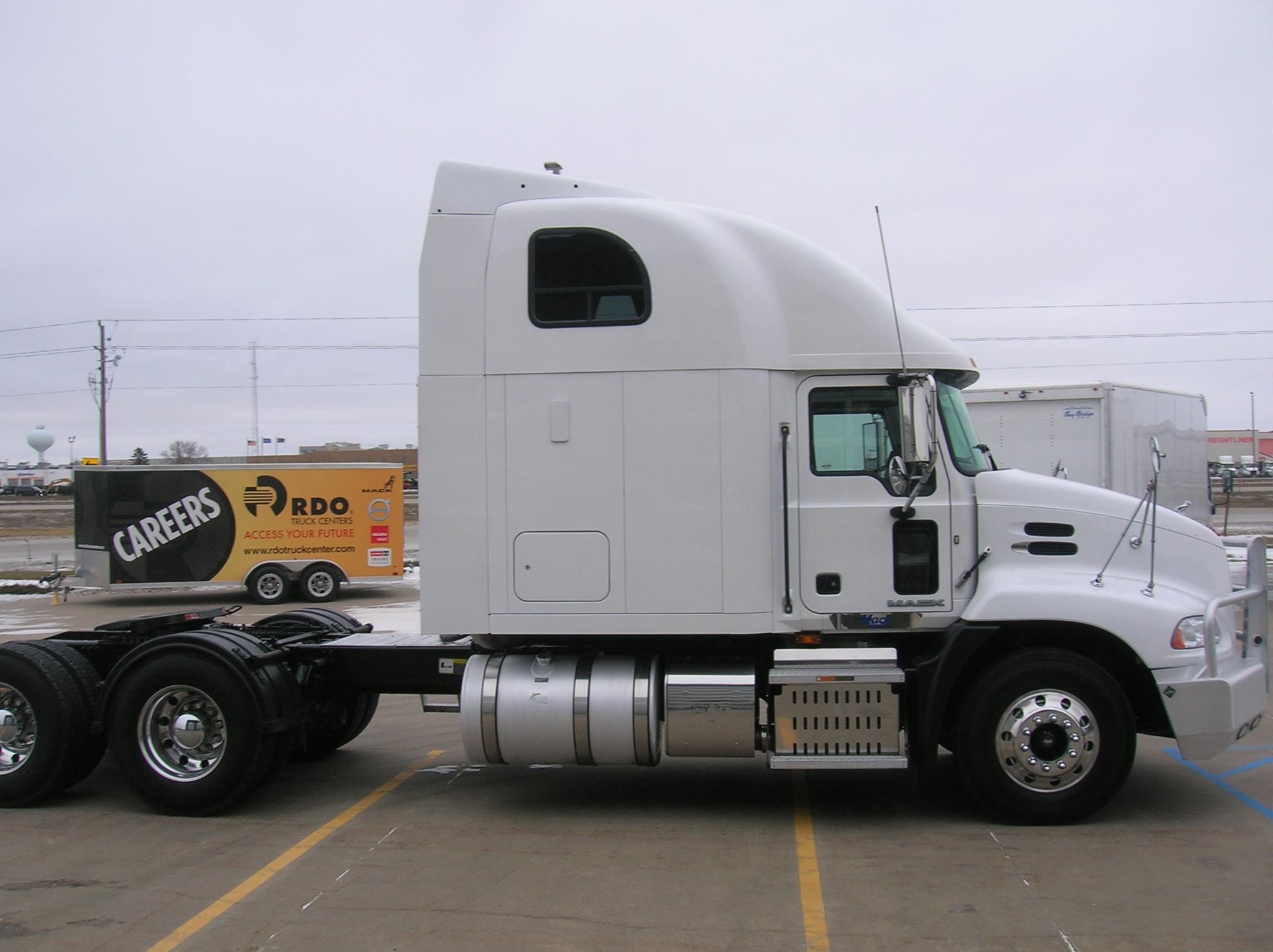 2016 MACK PINNACLE CXU613 - image 4 of 6