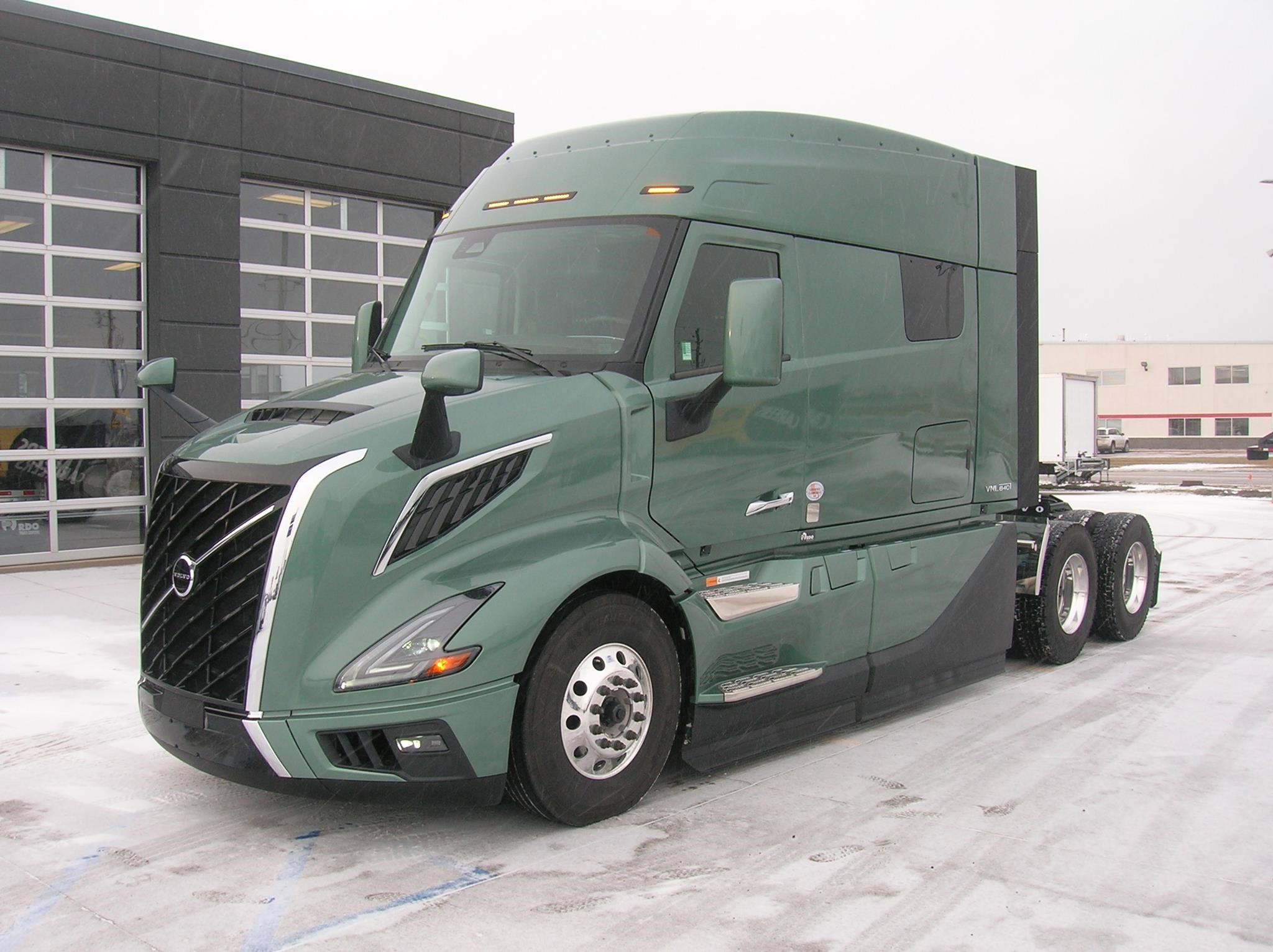 2025 VOLVO VNL64T840 - image 1 of 6