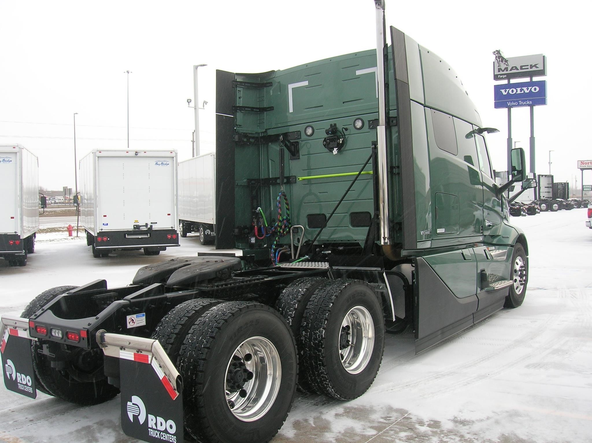 2025 VOLVO VNL64T840 - image 5 of 6