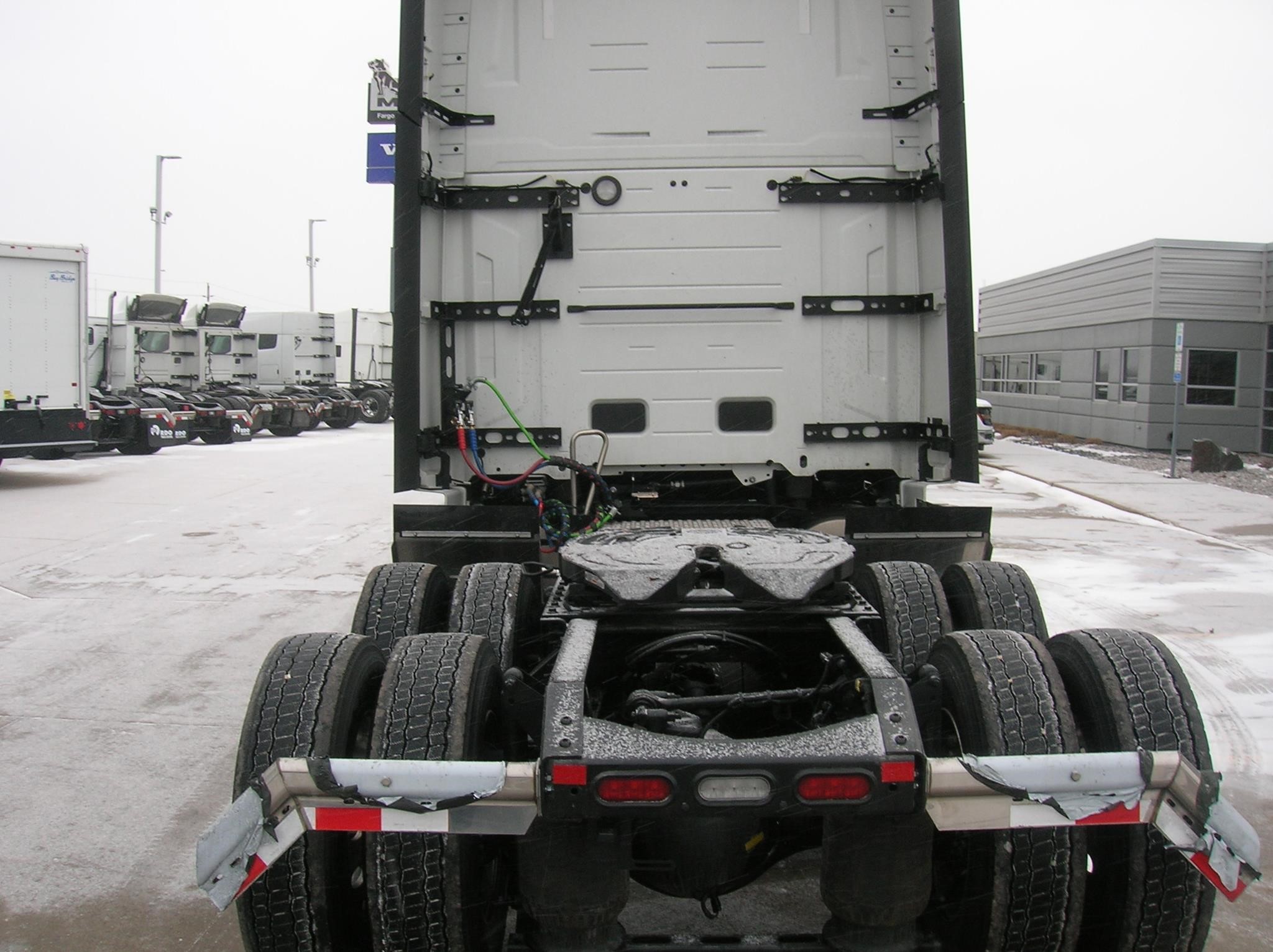 2025 VOLVO VNL64T660 - image 6 of 6