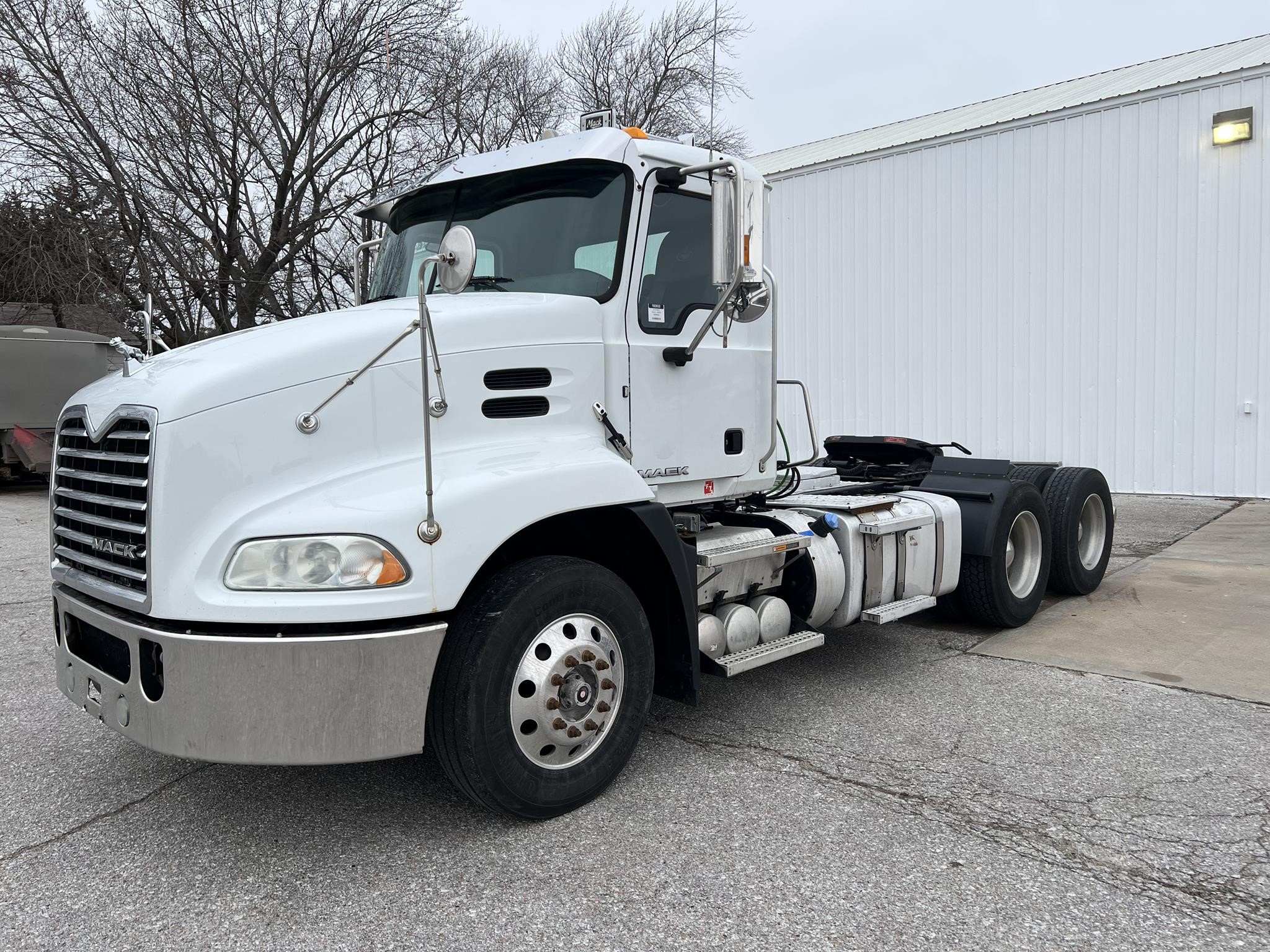 2018 MACK PINNACLE CXU613 - image 1 of 6