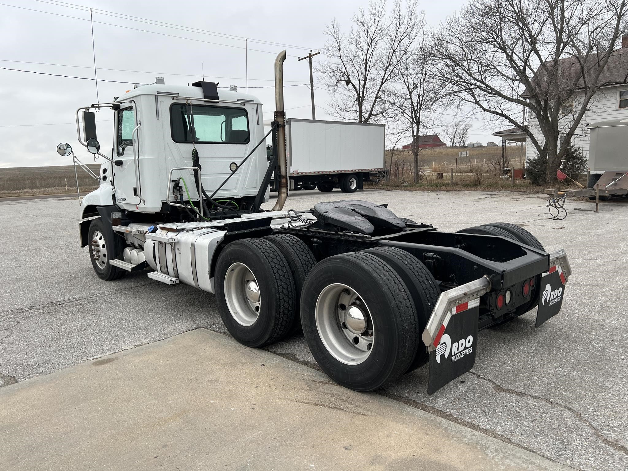 2018 MACK PINNACLE CXU613 - image 3 of 6