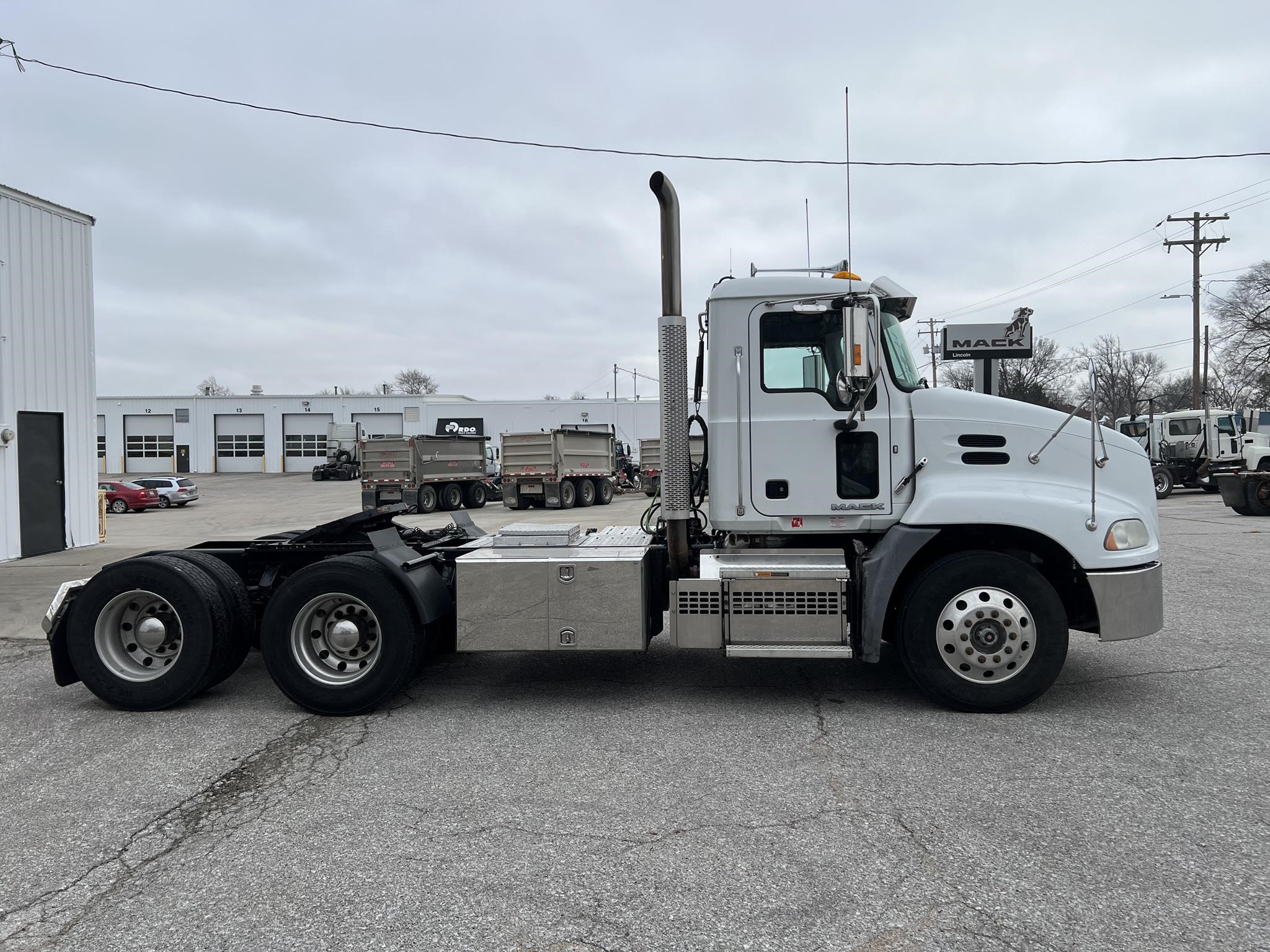 2018 MACK PINNACLE CXU613 - image 6 of 6