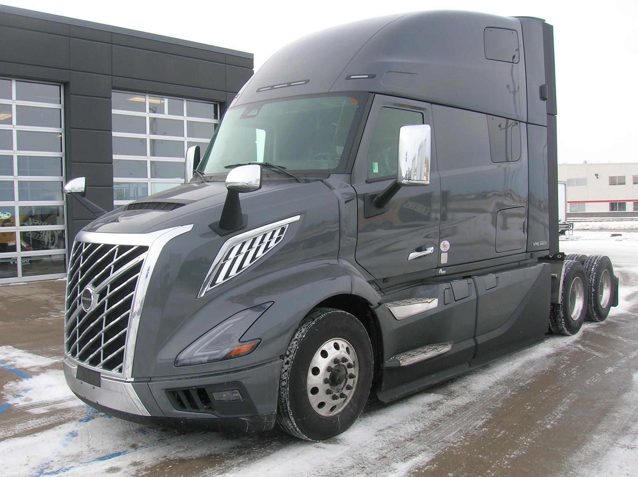 2025 VOLVO VNL64T860 - image 1 of 6