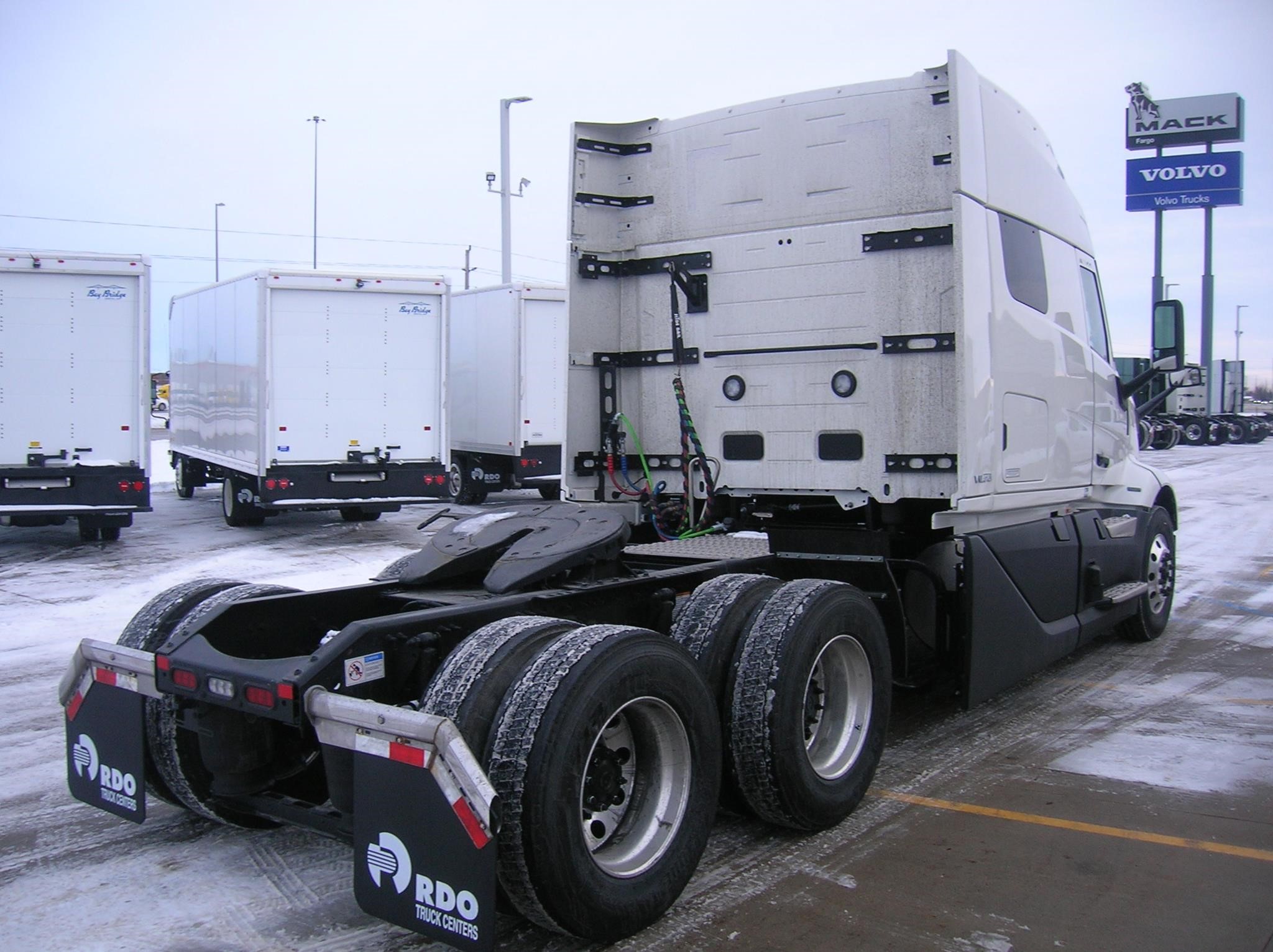 2025 VOLVO VNL64T840 - image 5 of 6