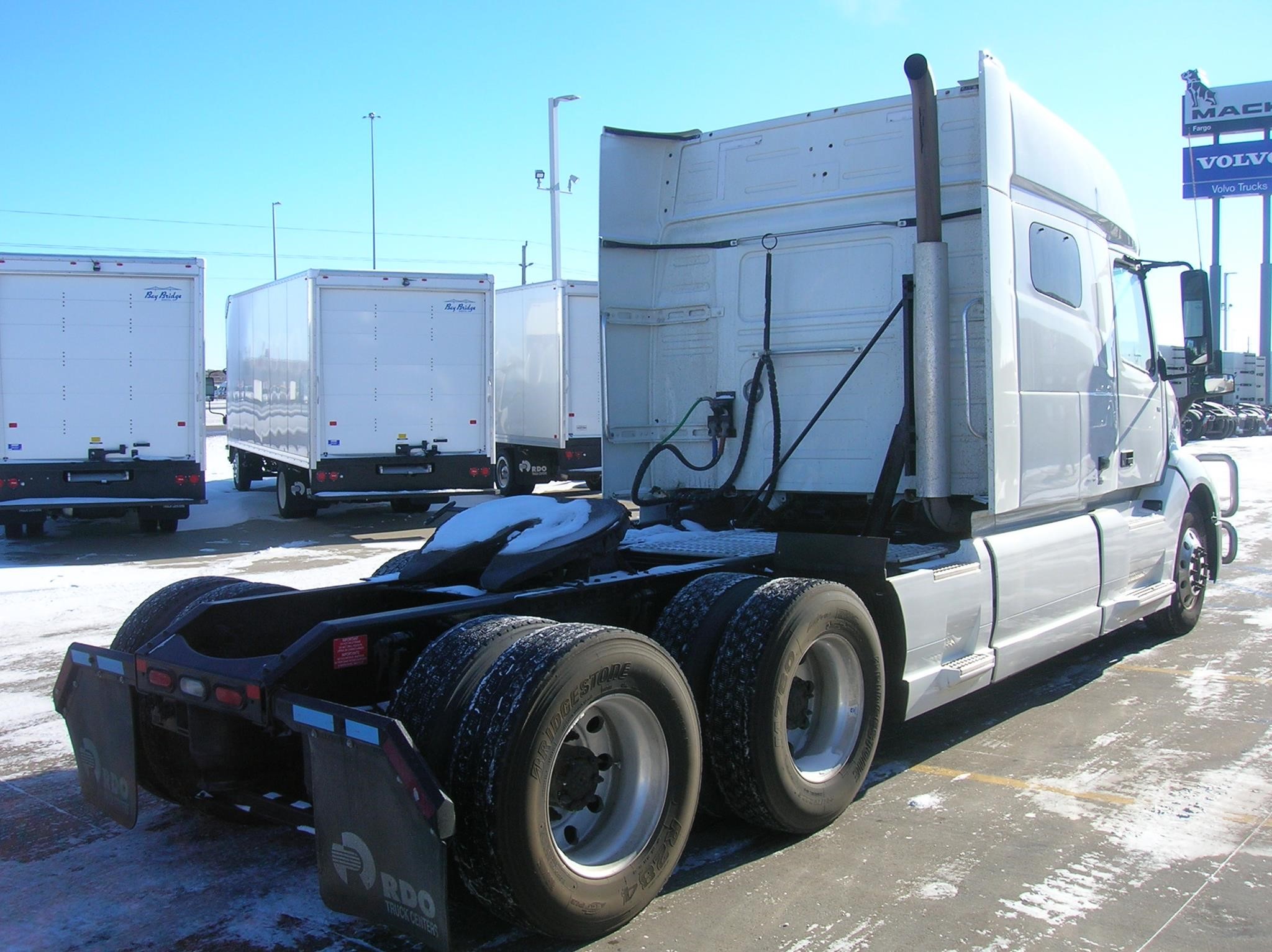 2020 VOLVO VNL64T740 - image 5 of 6