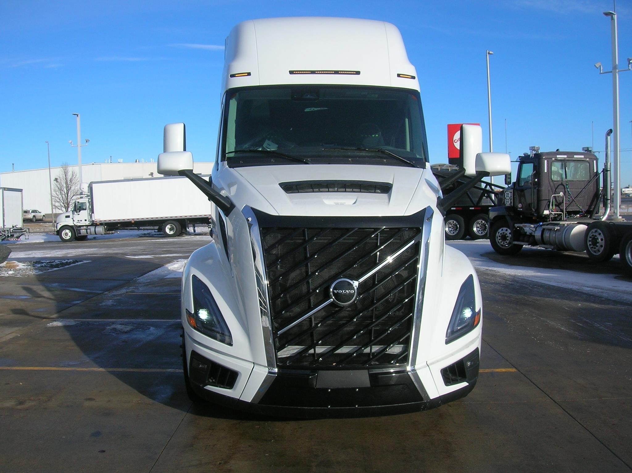 2025 VOLVO VNL64T860 - image 2 of 6