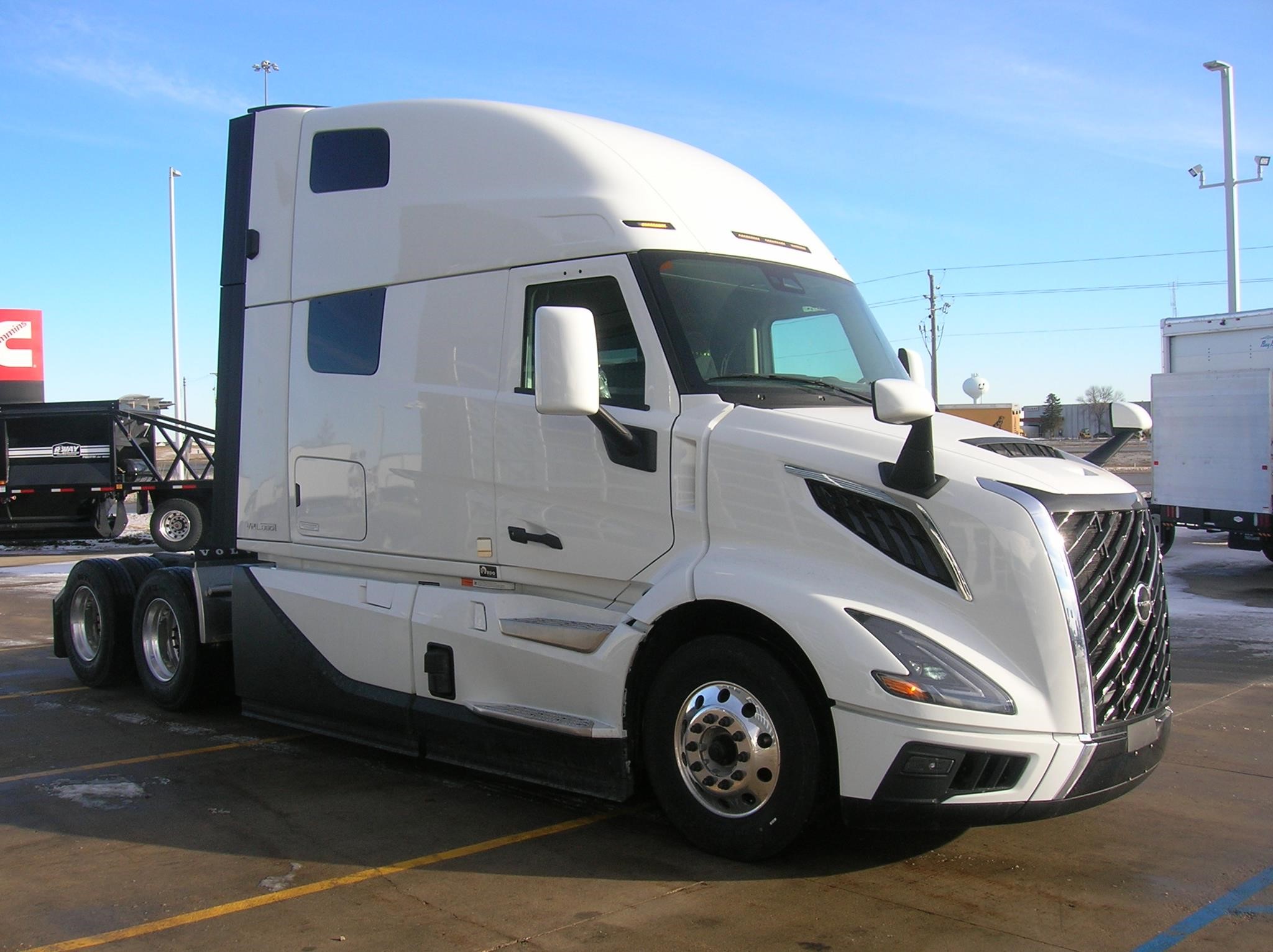 2025 VOLVO VNL64T860 - image 3 of 6