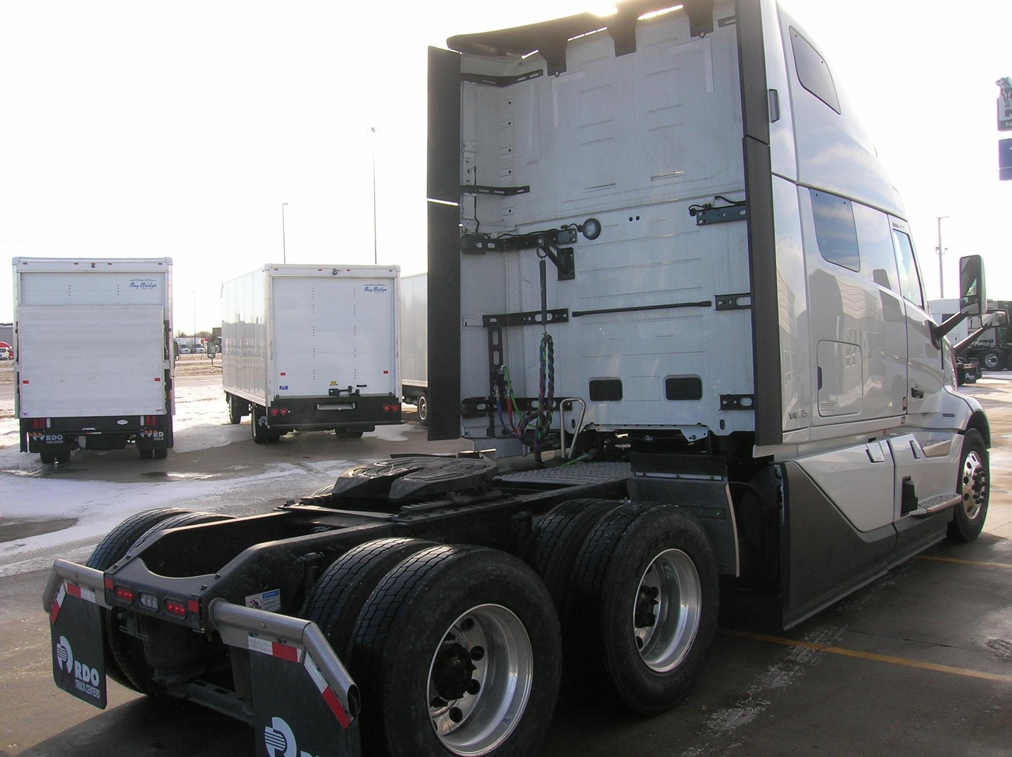 2025 VOLVO VNL64T860 - image 5 of 6